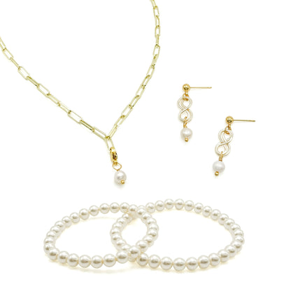 Charming gold necklace