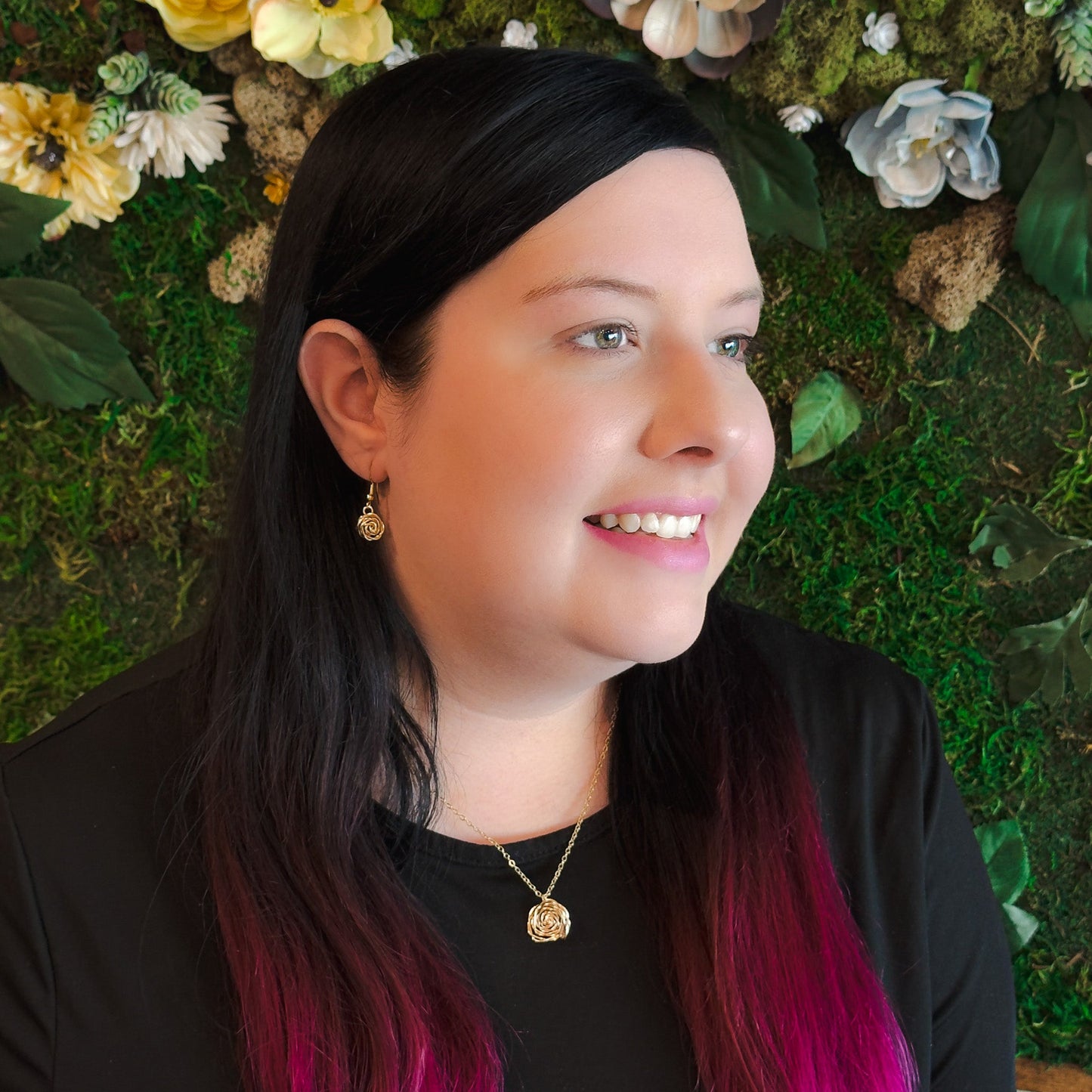 Rosette gold earrings